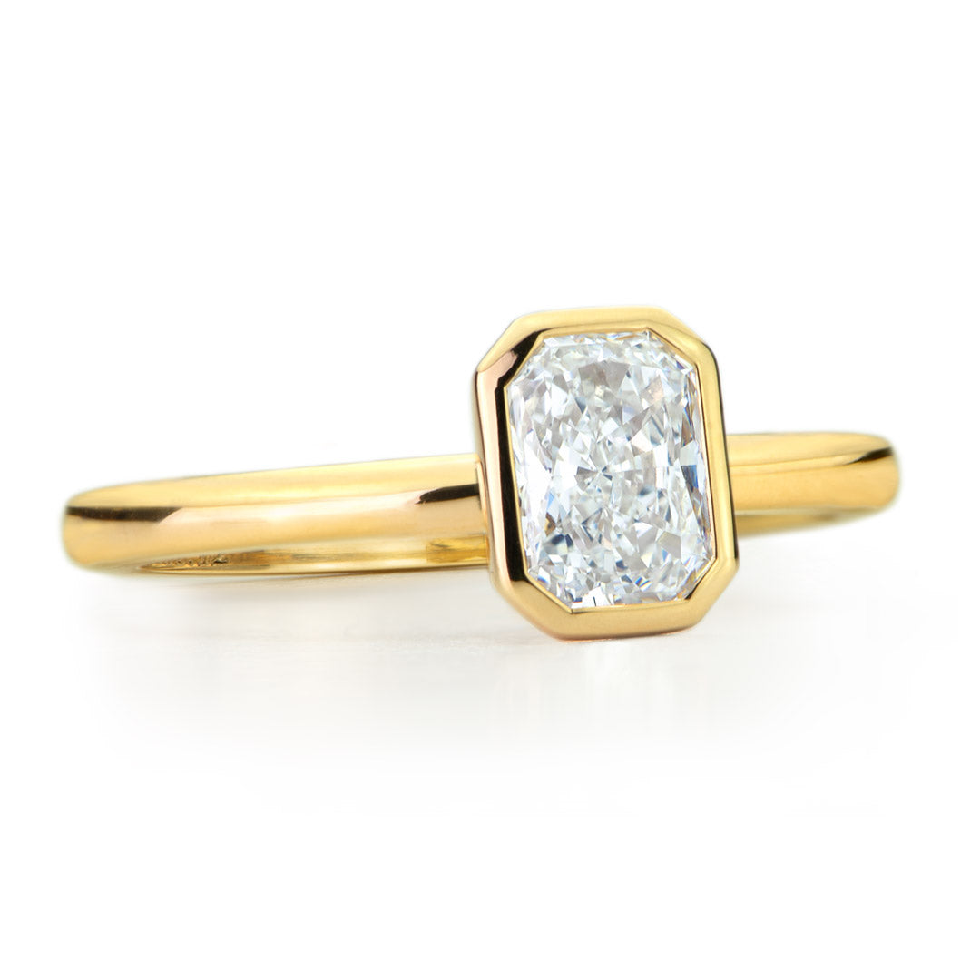 Bague de fiançailles Elise diamant de laboratoire de taille radiant serti clos or jaune SR-2578