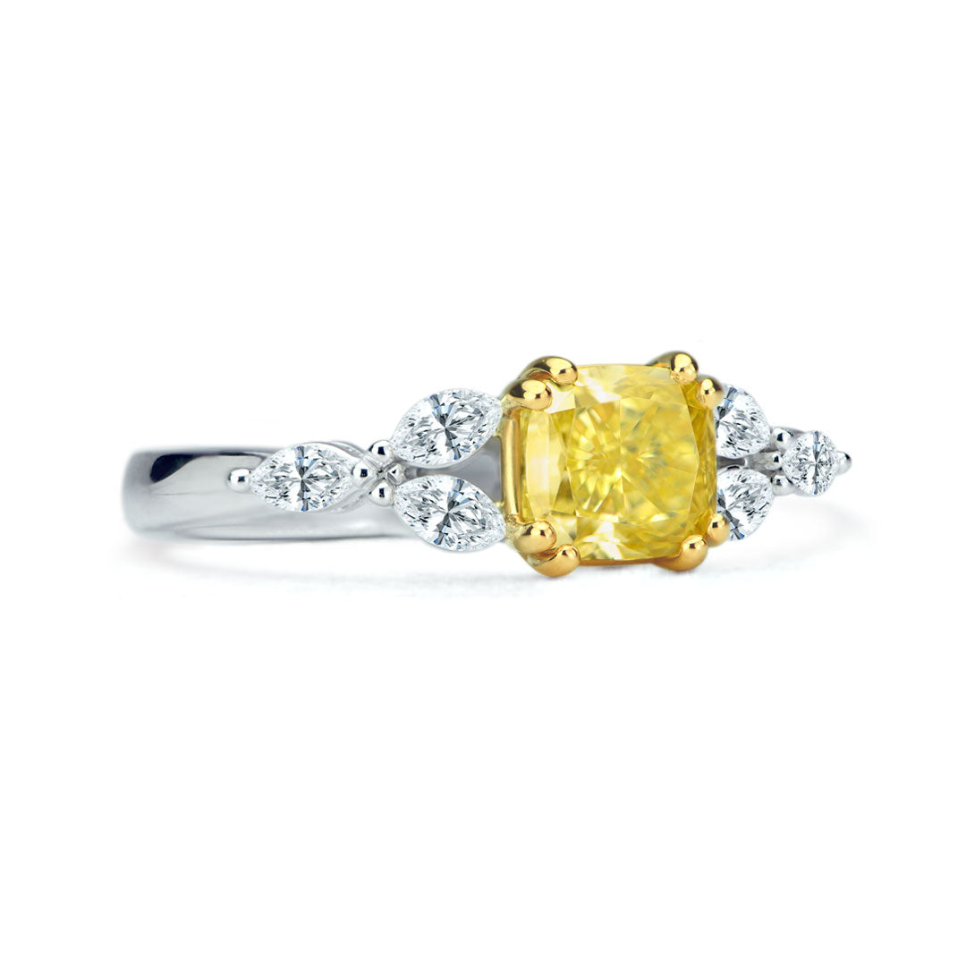 Bague de fiancailles Esméralda diamant coussin jaune diamants marquise SC-2037