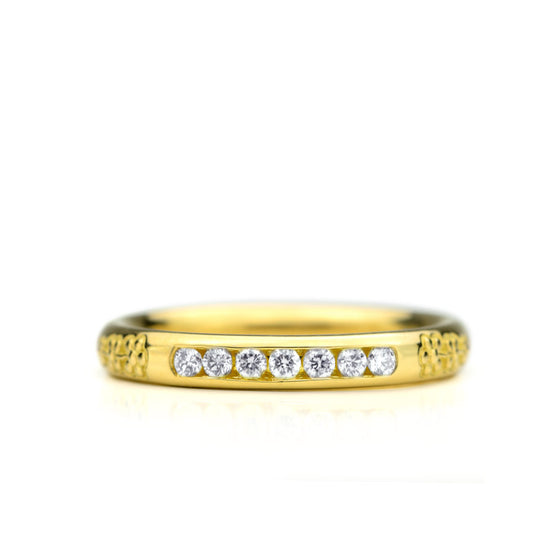 White gold tinta ring and diamonds