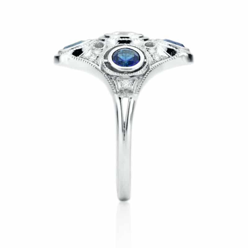 
                  
                    Bague Art Deco saphirs bleus et diamants BA-1022
                  
                
