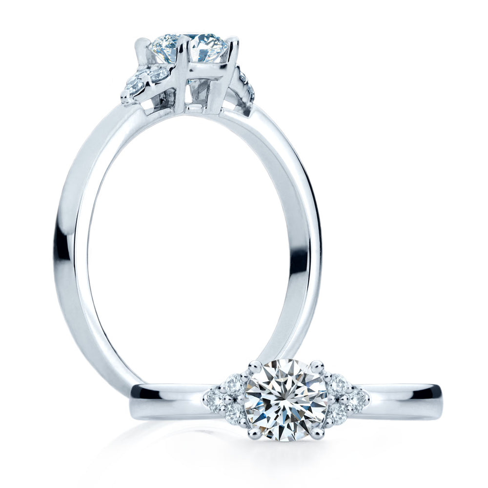 
                  
                    Bague de fiançailles Angélique à diamant solitaire rond or blanc
                  
                