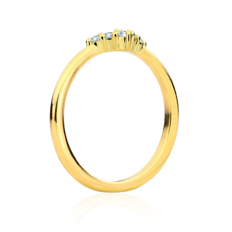 Bague or jaune 18Kt avec diamants ronds sur griffes en forme de V